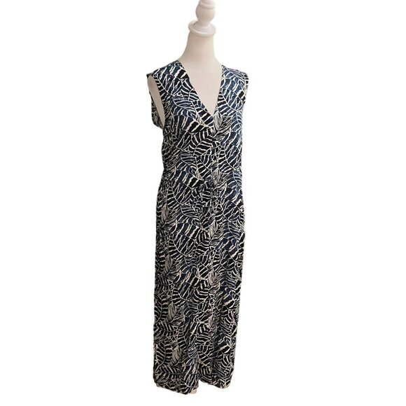 H&M Dresses & Skirts - H&M NWT Women’s Sleeveless Leaf Print Dress Size 4